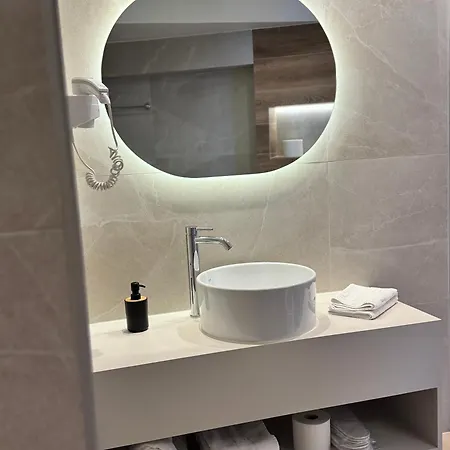 Castle ホテル ジロカストラ